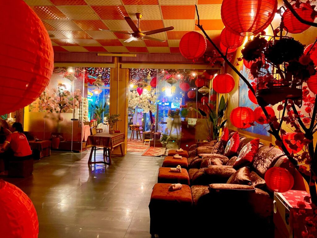 מסאז’ וציפורניים בטאם קוק