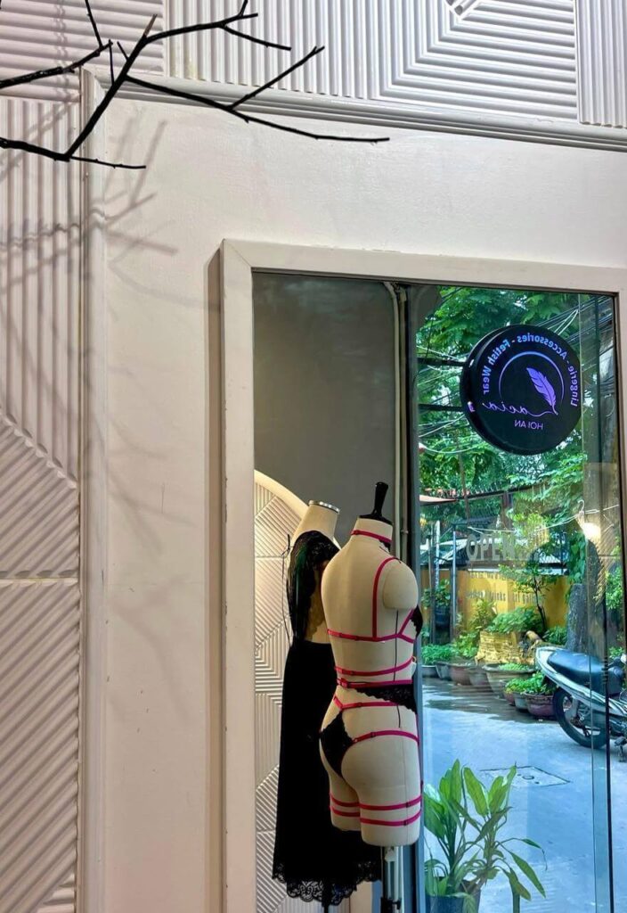 תופרת הלבשה תחתונה בהוי אן