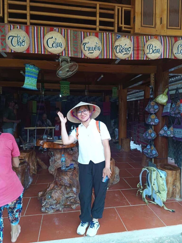 סיורים וטרקים בפו לונג עם מדריכה מקומית